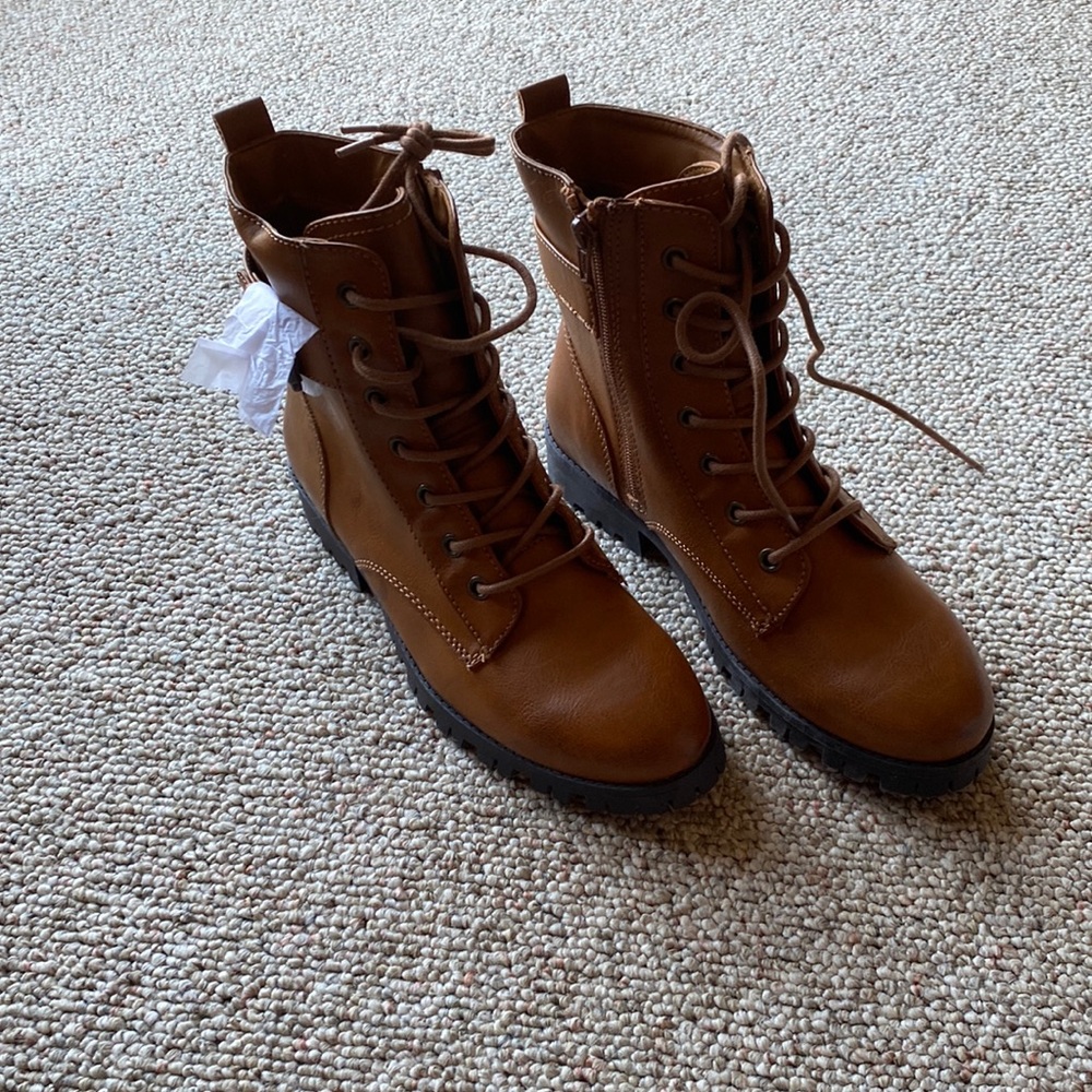 Casual boots